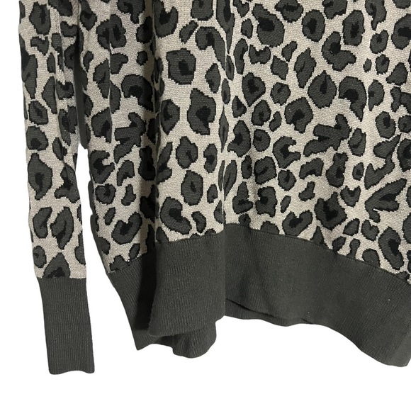 Isaac Mizrahi leopard print sweater small - Picture 3 of 11